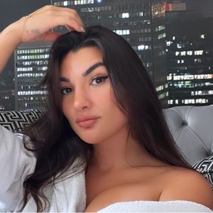 Meet your Posher, Bee